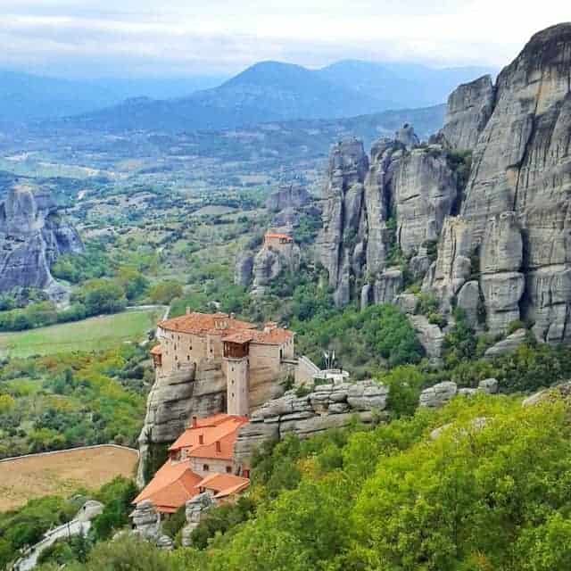 meteora-greece-a-world-to-travel
