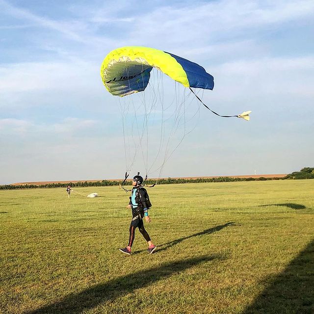 Landing of a parachutist