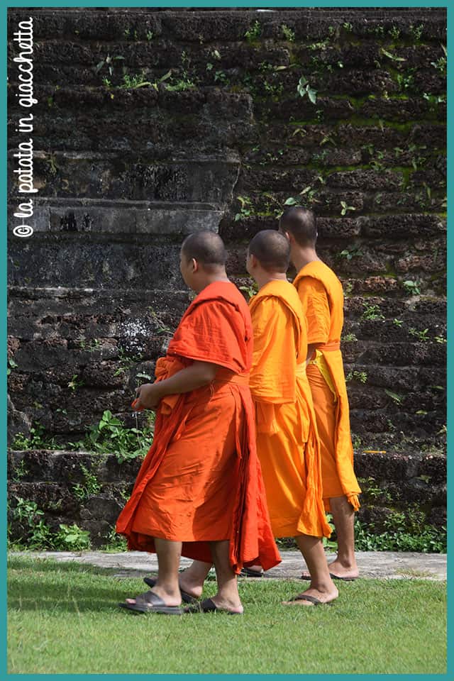 monaci-thailandesi