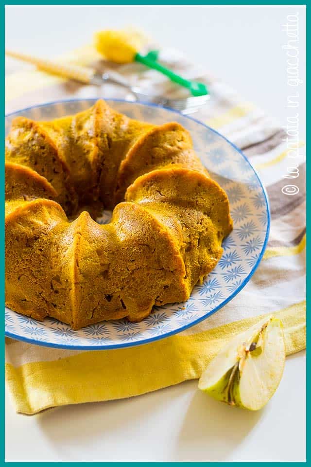 Ricetta della torta vegan con mele e curcuma