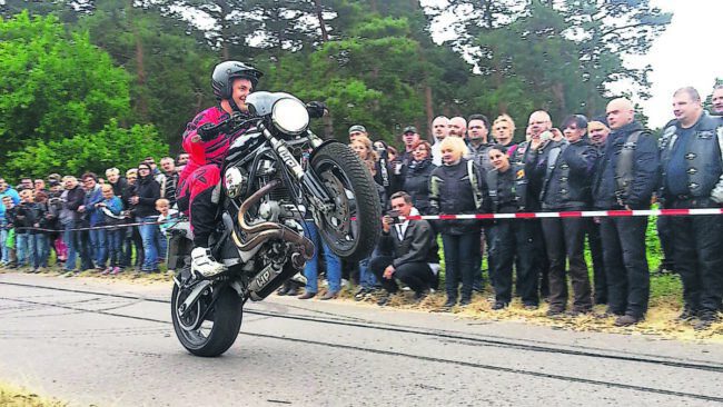 Motorradaction und Livemusik im Waldbad Boblitz