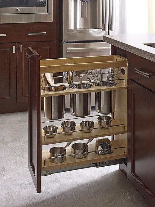 Kitchen Pantry Untensil Pull Out - How to choose the perfect kitchen cabinets! Whether you are choosing to upgrade a few things or remodeling your kitchen, these handy tips and kitchen cabinet ideas will help to get you started! LivingLocurto.com