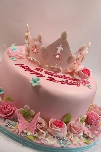 Inspiring princess cakes for a royal princess party! Cute birthday cake ideas for girl birthday party theme or the princess in your life.