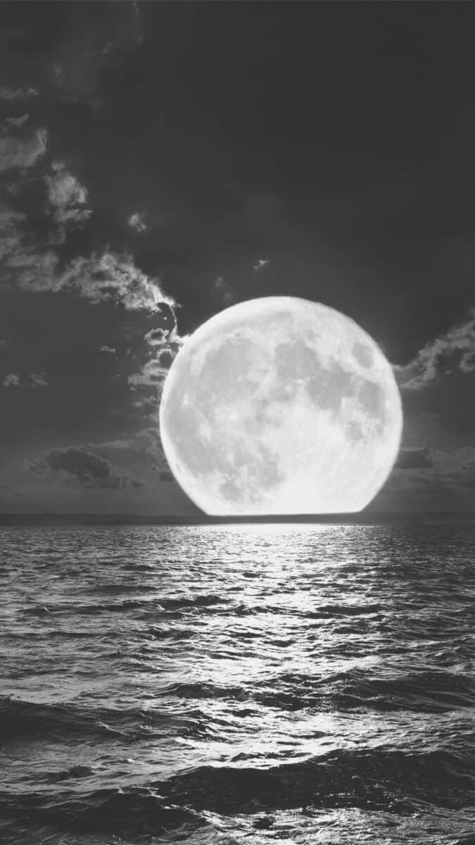 moon Black Aesthetic Wallpapers | Simply Black iPhone Wallpaper