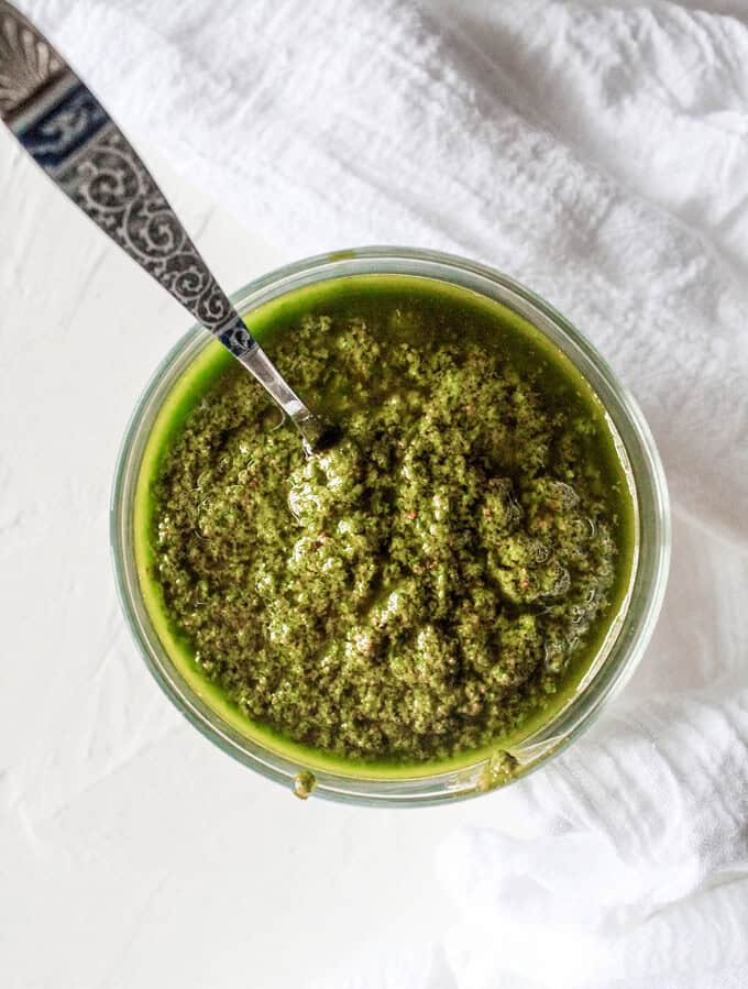 Creamy and crunchy Pistachio Pesto recipe that’s ready in 10 minutes! It’s great to use in pastas, salads, or as an appetizer! #pesto #pistachio #sauce