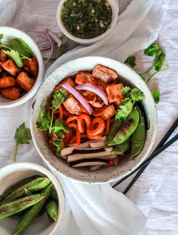 This delicious, Asian-inspired vegan dinner bowl is packed with protein and nutrients to fuel your day! #veganrecipe #vegandinner #veganbowl