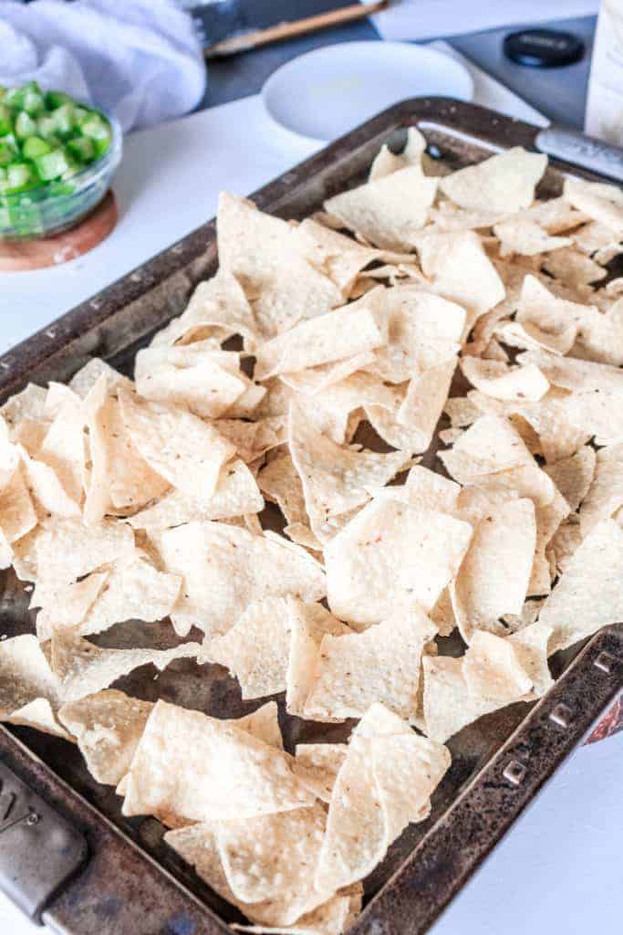 Vegan loaded nachos recipe with tomatillos and vegan queso cheese sauce. It’s easy to make and makes a perfect appetizer or a meal! #nutfree #nachos #veganrecipe