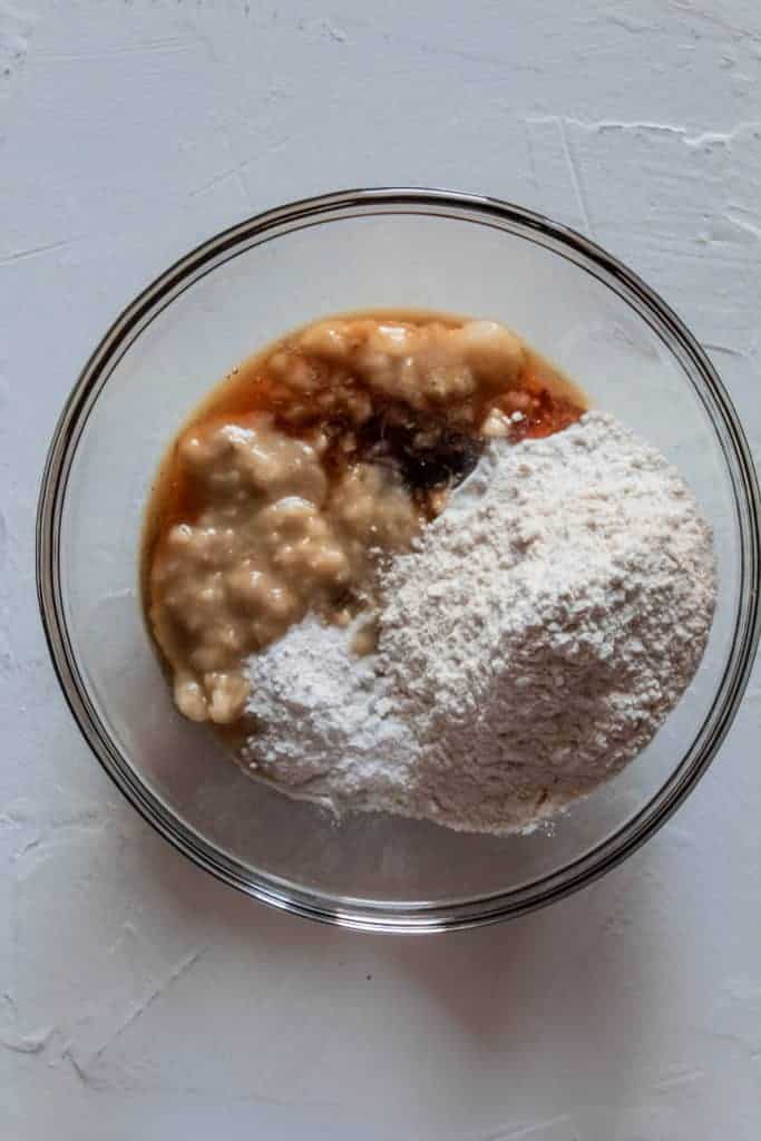 These delicious breakfast muffins require only 8-ingredients and are ready in under 30 minutes! They’re moist, fluffy, easy to make and are full of fall flavors! #muffins #veganrecipe #veganbaking