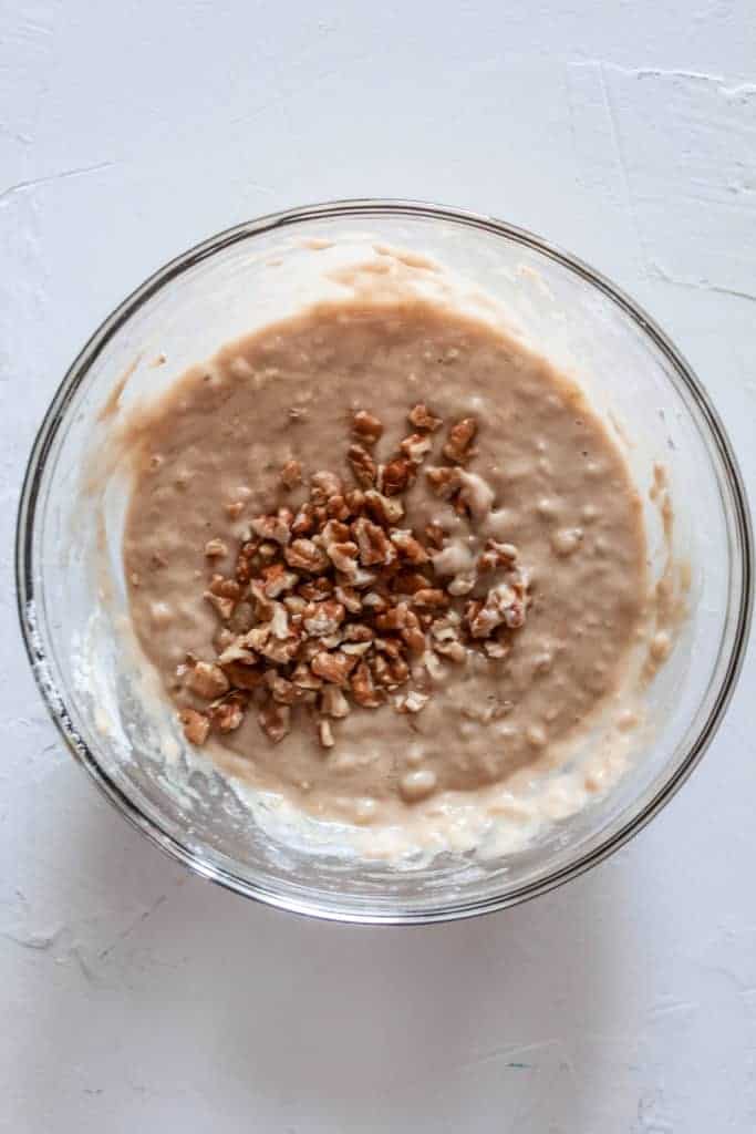 These delicious breakfast muffins require only 8-ingredients and are ready in under 30 minutes! They’re moist, fluffy, easy to make and are full of fall flavors! #muffins #veganrecipe #veganbaking