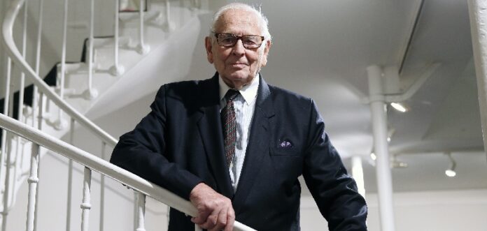 informareonline-Addio-a-Pierre-Cardin-lo-stilista-spaziale informareonline-Addio-a-Pierre-Cardin-lo-stilista-spaziale