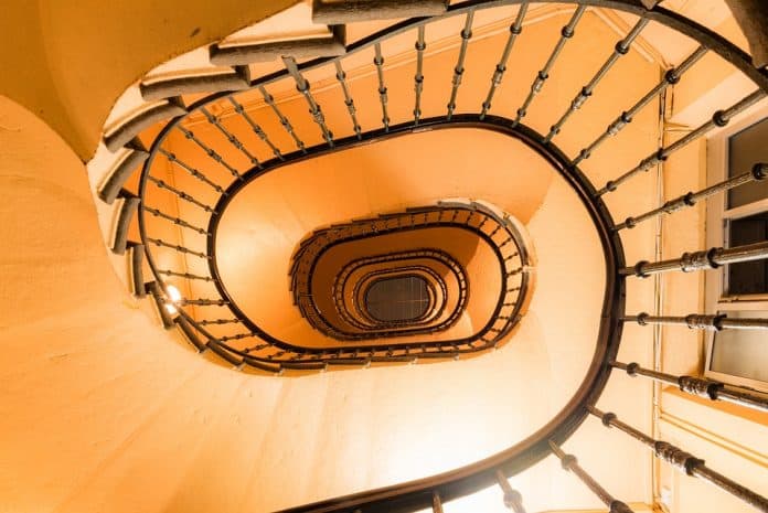 How To Avoid Unnecessary Accidents Whilst Using Stairs - Bill Lentis Media