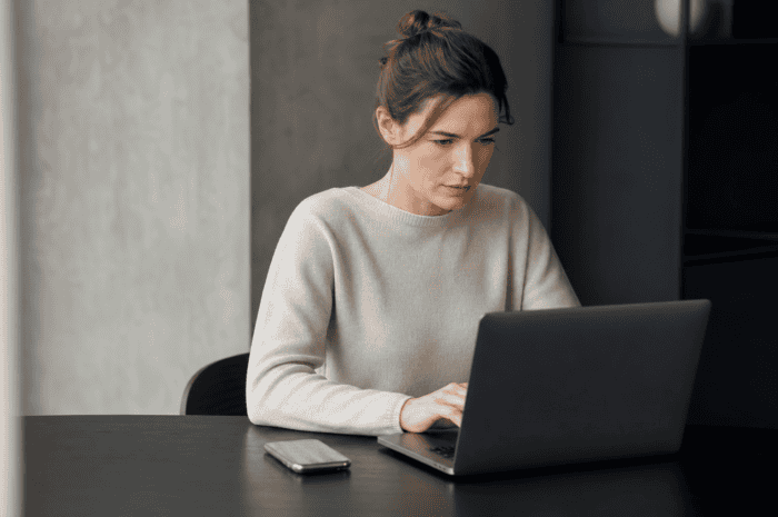 Online-Spuren löschen vor dem Dating: So schützt du deine Privatsphäre