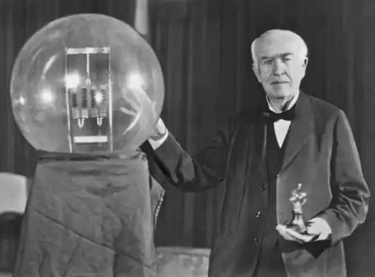 Edison phát minh ra bóng đèn sợi đốt