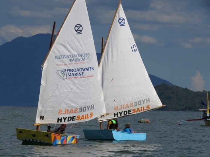 A singlehanded Oz Goose and a double hand Oz Goose fighting it out