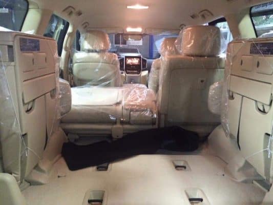 Land Cruiser Tổng quan nội thất trên Land Cruiser VX V8