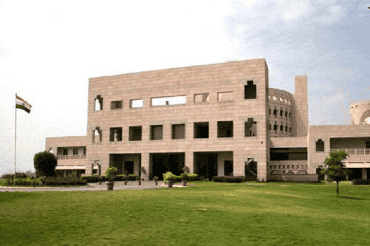 Indian School of Business (ISB)