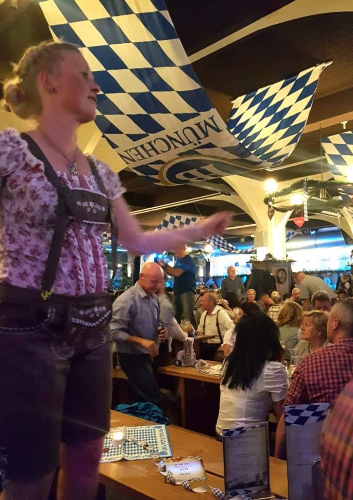 Hofbräu Berlin Oktoberfest 2018 Saalstimmung ©Petra+Dana Gütte.jpg