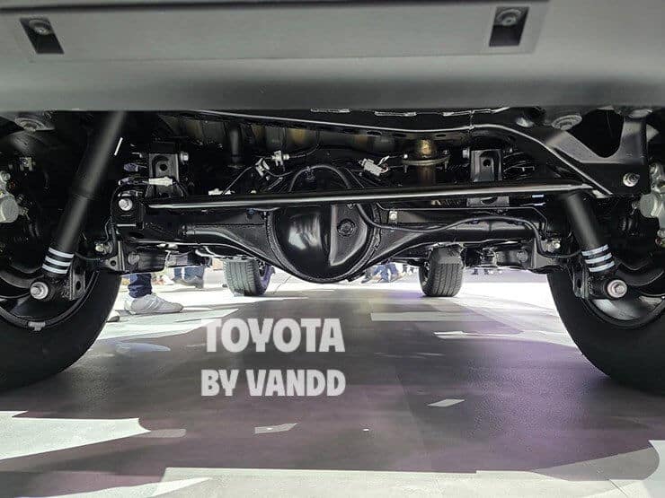 Khoảng sáng gầm xe lớn giúp Toyota Land Cruiser FJ 2026 tự tin vượt mọi địa hình 