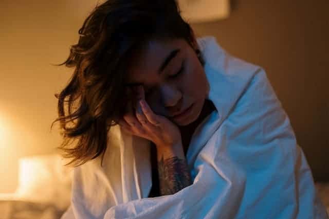 femme ne peut pas dormir