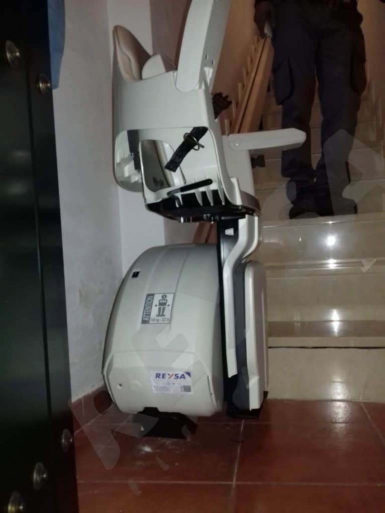 Silla salvaescaleras recta, instalacion nueva de almeria