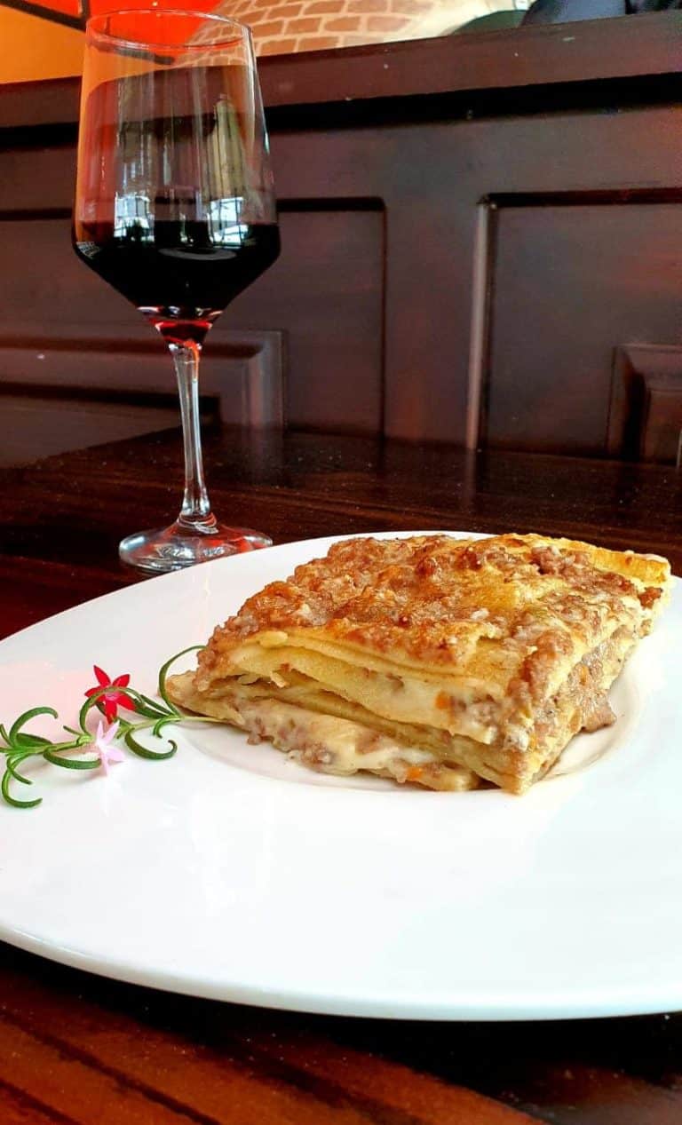 116645399 1573249202830030 9089549301380223188 n 768x1267