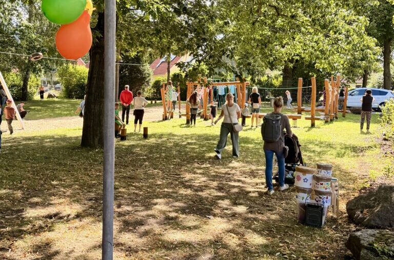 Neu gestaltet und erweiterter Spielplatz in Merzdof