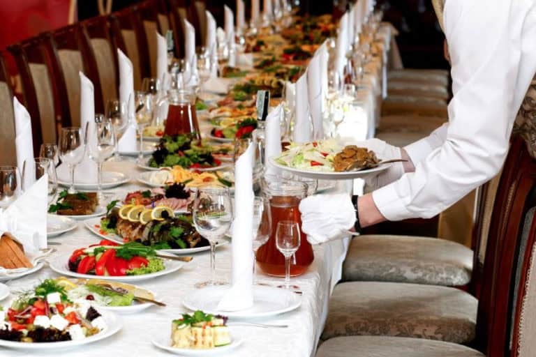 Servicio de Salonero y Mesero 768x512