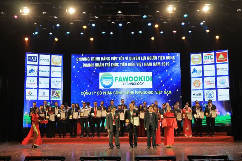 Ông: Đinh Văn Sơn – Chủ Tịch Hội đồng quản trị Fawookidi nhận giải thưởng:"Thương hiệu vàng Việt Nam năm 2019" Ông: Đinh Văn Sơn – Chủ Tịch Hội đồng quản trị Fawookidi nhận giải thưởng:"Thương hiệu vàng Việt Nam năm 2019"
