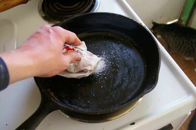 frying pan cleaning