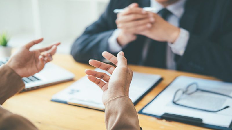 事業拡大について専門家に相談する