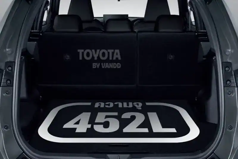 Toyota Yaris Cross 2026: Giá Lăn Bánh & Đánh Giá Chi Tiết Không gian rộng rãi trong kích thước vừa phải của Toyota Yaris Cross 2026 là một lợi thế