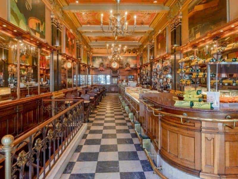 A Brasileira interior.