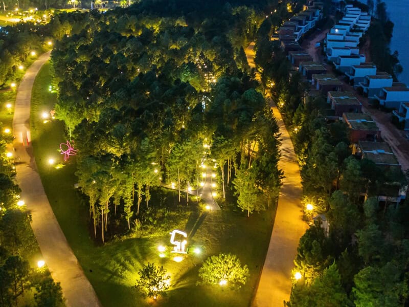 Thiết kế chiếu sáng sân vườn resort