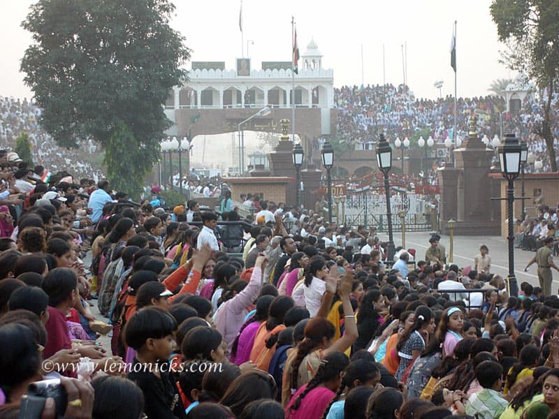 Top Indian Couple Blog by Nisha Jha and Vasudevan R - The Retreat Ceremony at Wagah Border