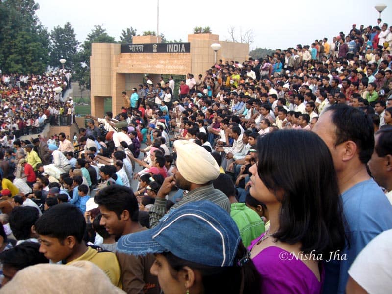 Top Indian Couple Blog by Nisha Jha and Vasudevan R - The Retreat Ceremony at Wagah Border