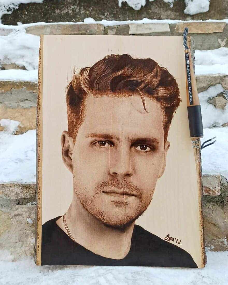 34+ Lukisan Pirografi Hyper Realistic Portraits Karya Pyrographer Serbia 12 08. Pyrography Art - Miloš Biković - Karya Ivan Djuric - Design Erlistic
