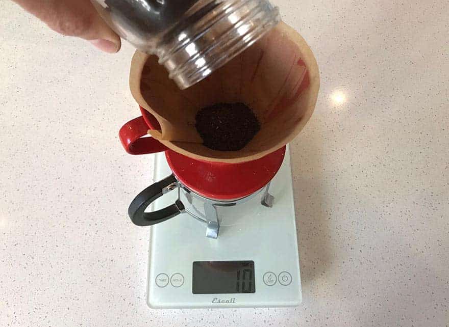 If you perform the whole operation on a scale, you can really get to know your coffee-to-water ratios. (© Bean Poet)