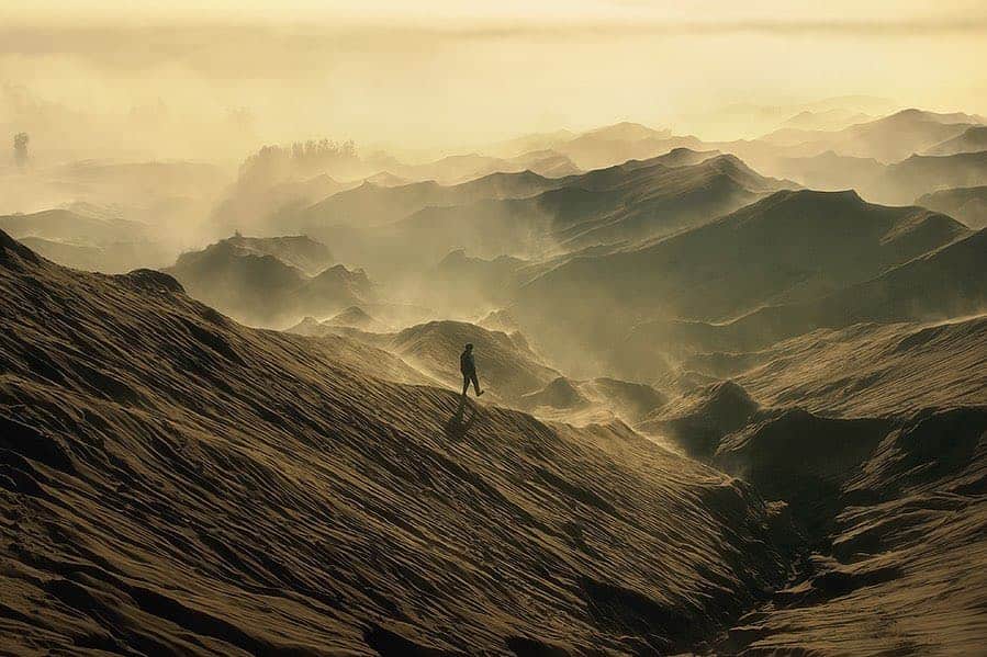 42+ Potret Masyarakat Desa Terbaik Karya Fotografer Indonesia 32 32. Fotografi Warga Kampung - Karya Achmad Munasit / Asit - Design Erlistic