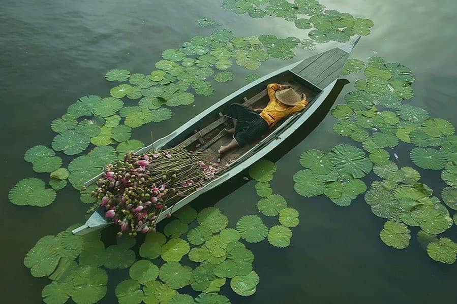 42+ Potret Masyarakat Desa Terbaik Karya Fotografer Indonesia 4 43. Potret Orang Pedesaan - Karya Achmad Munasit / Asit - Design Erlistic