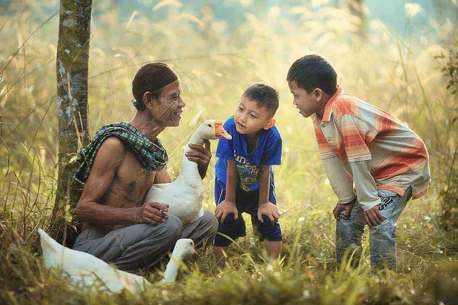 08. Foto Rakyat Di Desa - Karya Achmad Munasit / Asit - Design Erlistic