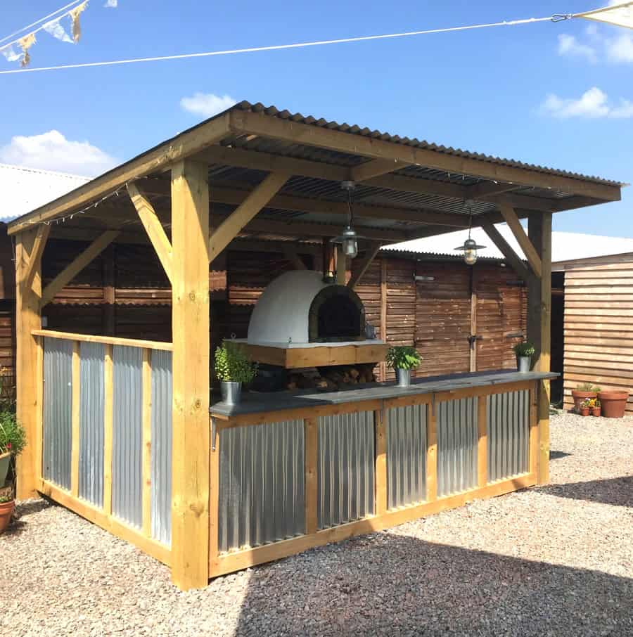 Cott Farm's Outdoor kitchen with pizza oven