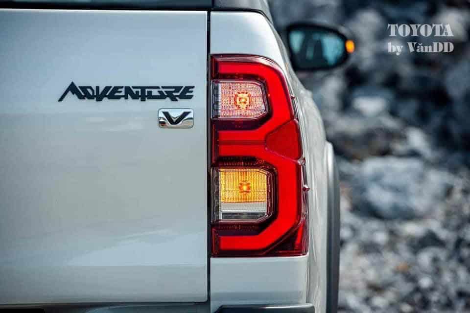 Cụm đèn hậu Chữ C kép của Hilux 2024