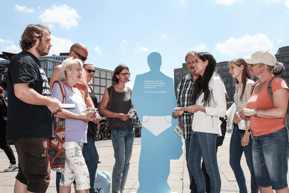 sc_ Foto Hartmmann Inkontinenz- Raus aus der Tabuzone- Straßenaktion der Hartmann-Gruppe in Berlin_6