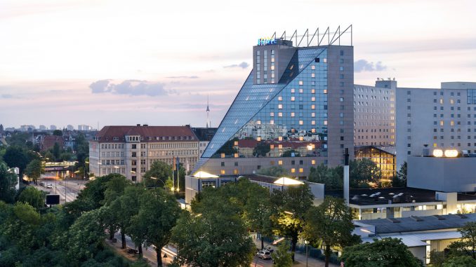 estrel_hotel_exterior03