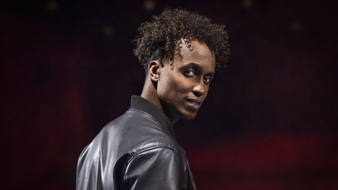 Stage_Entertainment_~eltTitelrolle_1 Der gebürtige Brasilianer Benét Monteiro hat sich im Casting durchgesetzt und spielt die Titelrolle in MJ – Das Michael Jackson Musical (Foto: Stage Entertainment / Morris Mac Matzen