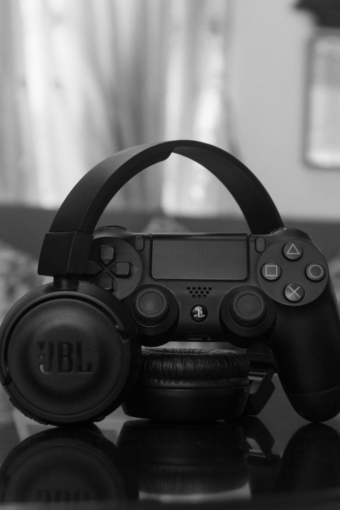 Wired vs. Wireless Gaming Headset - BillLentis.com