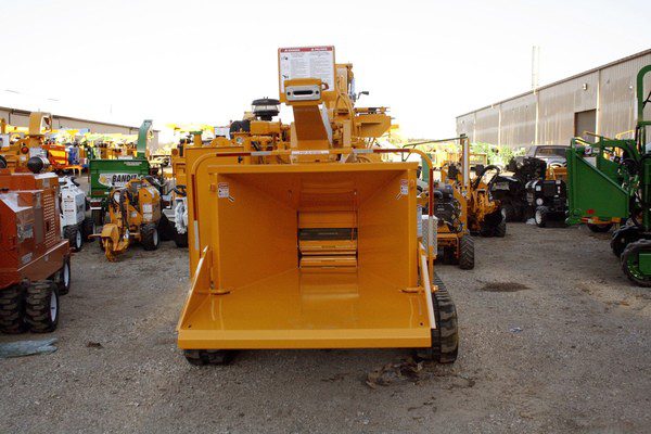 Browse Specs and more for the INTIMIDATOR™ 12XP Track Hand-Fed Chipper - Bobcat of Huntsville