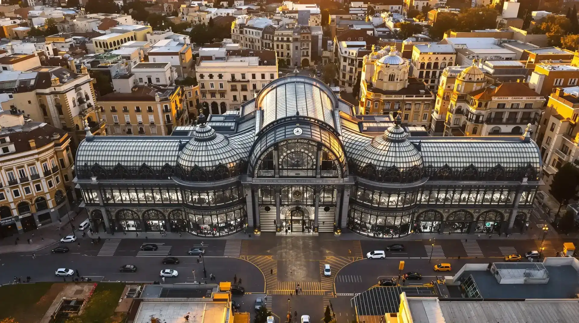 Vista aérea del Pasaje de Lodares en Albacete al atardecer, fotografía con drone profesional