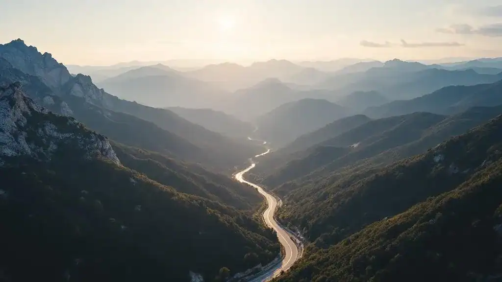 Vista aérea de la Sierra de Mariola desde Alcoy, fotografía con drone paisaje natural