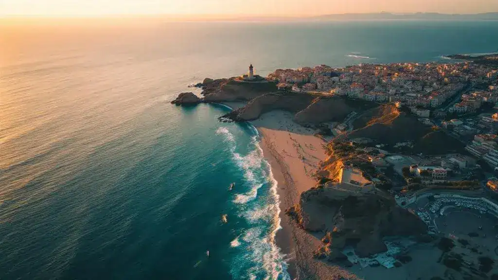 Fotografía aérea de la costa de Cullera con Faro de Cullera y Playa San Antonio